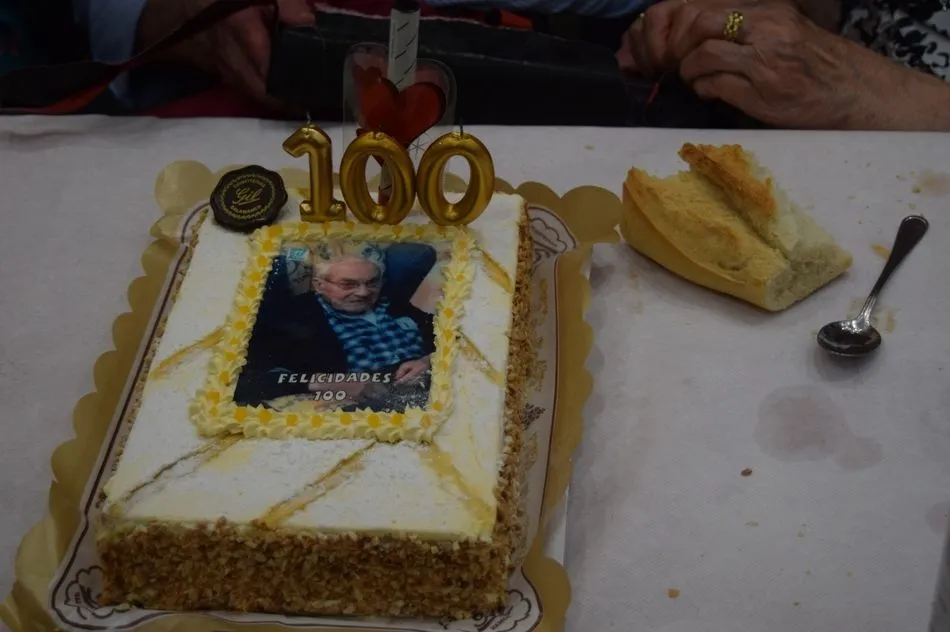 Foto 4 - Luis Mart&iacute;n Gonzalo celebra su centenario rodeado de toda su familia en La Zarza de Pumareda  
