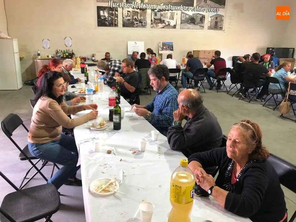 Foto 2 - Una gran paella para festejar el D&iacute;a de la Hispanidad en Gejo de los Reyes  