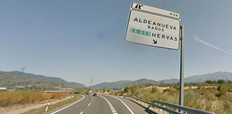 La A-66 en sentido Salamanca, en el término municipal de Aldeanueva del Camino. Foto de Google Maps