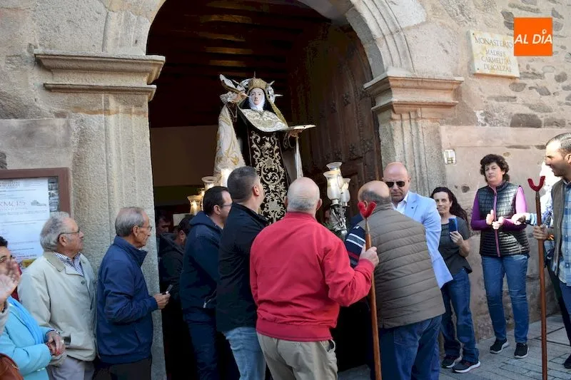 Salida de clausura de la imagen de Santa Teresa de Jesús / Pedro Zaballos