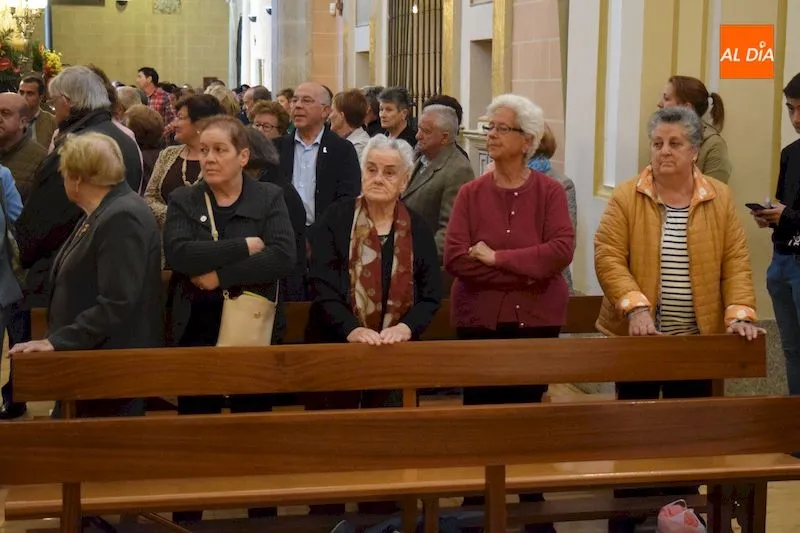 Foto 5 - El mal tiempo da una tregua ante la salida de clausura de Santa Teresa de Jes&uacute;s