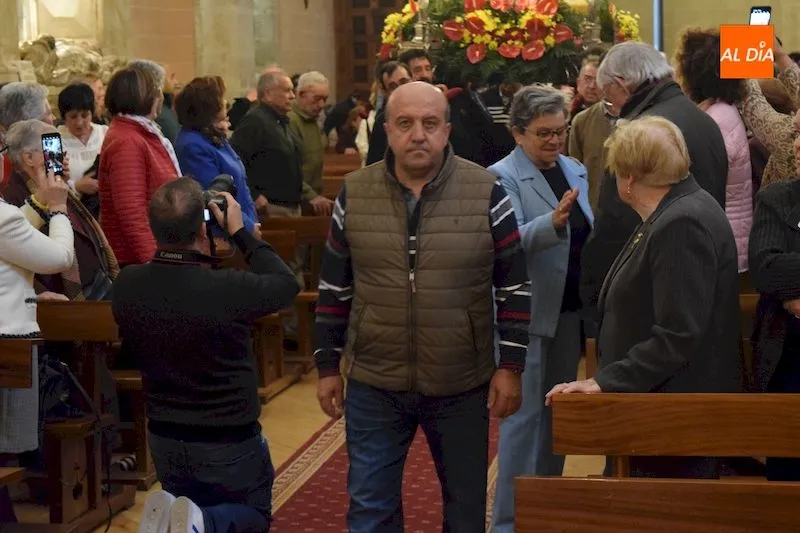 Foto 4 - El mal tiempo da una tregua ante la salida de clausura de Santa Teresa de Jes&uacute;s