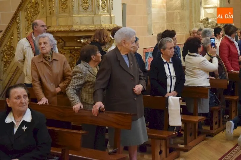 Foto 3 - El mal tiempo da una tregua ante la salida de clausura de Santa Teresa de Jes&uacute;s