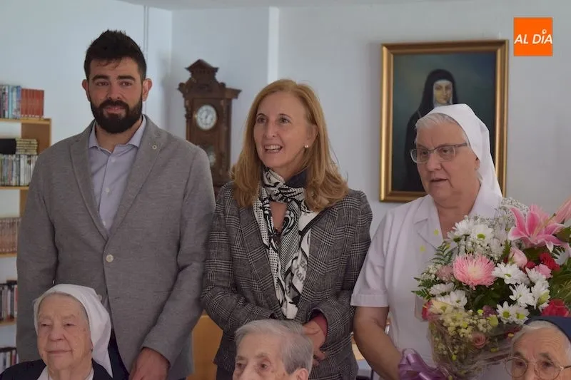 Foto 2 - El Ayuntamiento reconoce a Sor Carmen Cid, Sor Carmen Cantero y Sor Vicenta S&aacute;nchez como personas...