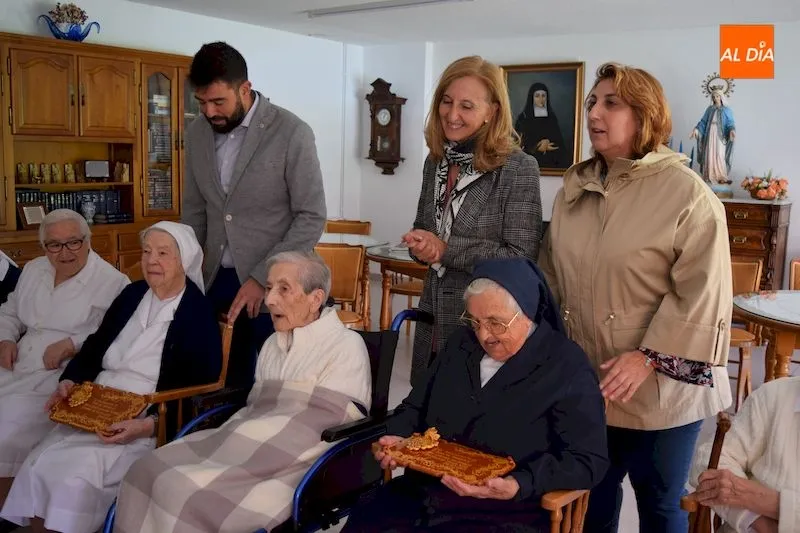 Foto 3 - El Ayuntamiento reconoce a Sor Carmen Cid, Sor Carmen Cantero y Sor Vicenta S&aacute;nchez como personas...