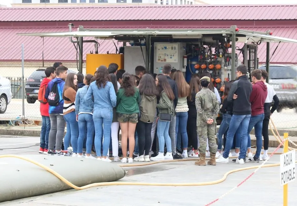 Foto 2 - Alumnos de varios institutos de Salamanca y provincia conocen de cerca el Mando de Ingenieros  