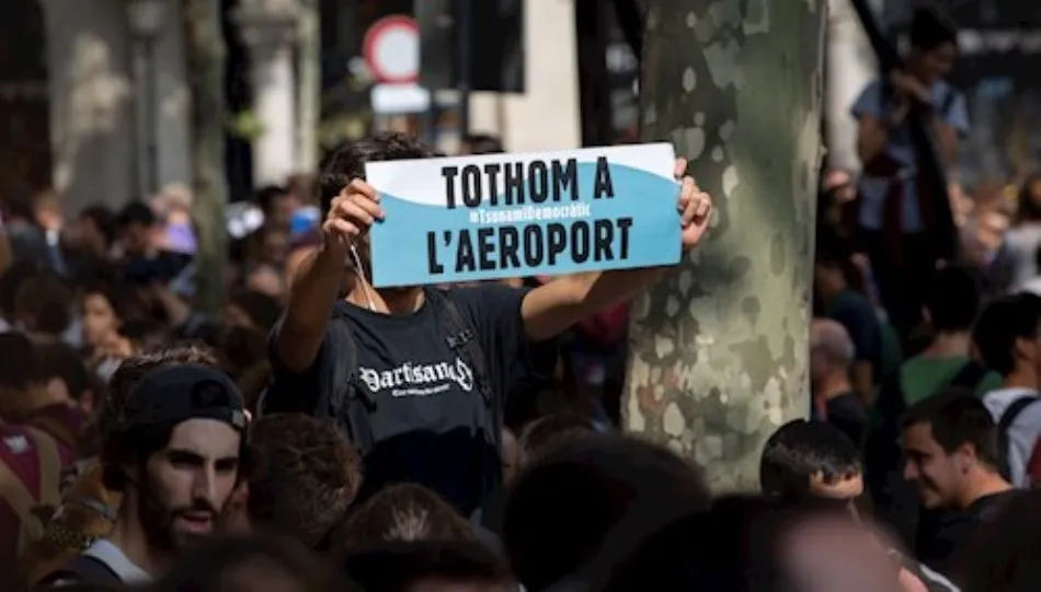 Cortar el aeropuerto es uno de los objetivos de los manifestantes nacionalistas