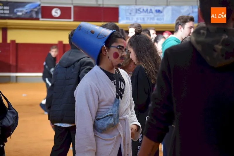 Foto 4 - Las pe&ntilde;as ponen la fiesta en el &lsquo;Chupinazo&rsquo;