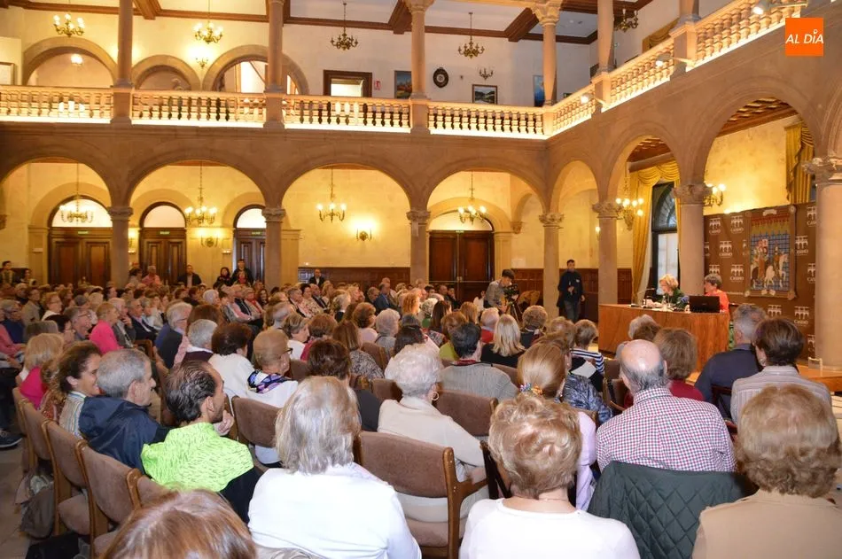 Foto 5 - Ana Mar&iacute;a Carabias ofrece la conferencia&nbsp;&lsquo;Beatriz Galindo y Luc&iacute;a de Medrano: Historia y...