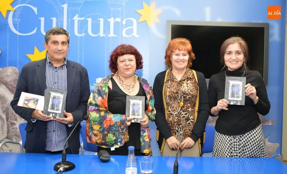 Antes de la conferencia inaugural se han presentado tres nuevos poemarios. Foto: Ángel Merino