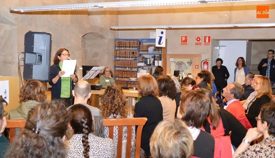 Lectura de textos para celebrar el Día de las Escritoras. Foto: Ángel Merino
