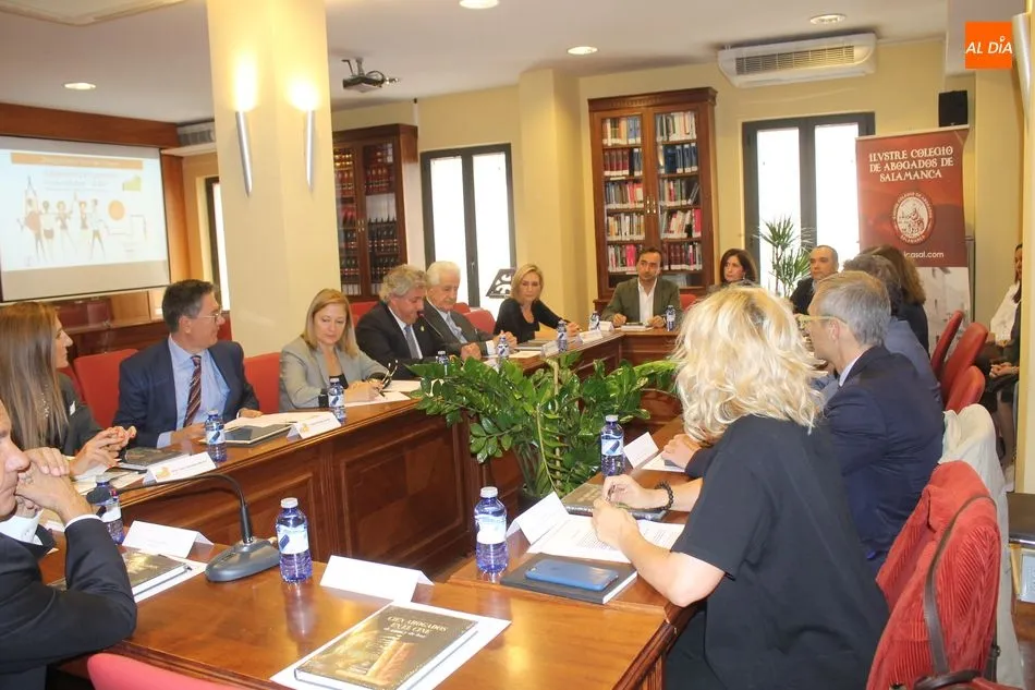 Foto 6 - El Colegio de Abogados celebra con &eacute;xito la jornada &lsquo;Di&aacute;logos de la Torre del Clavero....