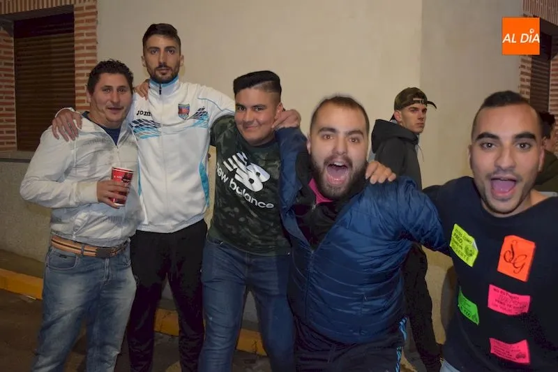 Foto 2 - El encierro nocturno abre los actos taurinos de las fiestas