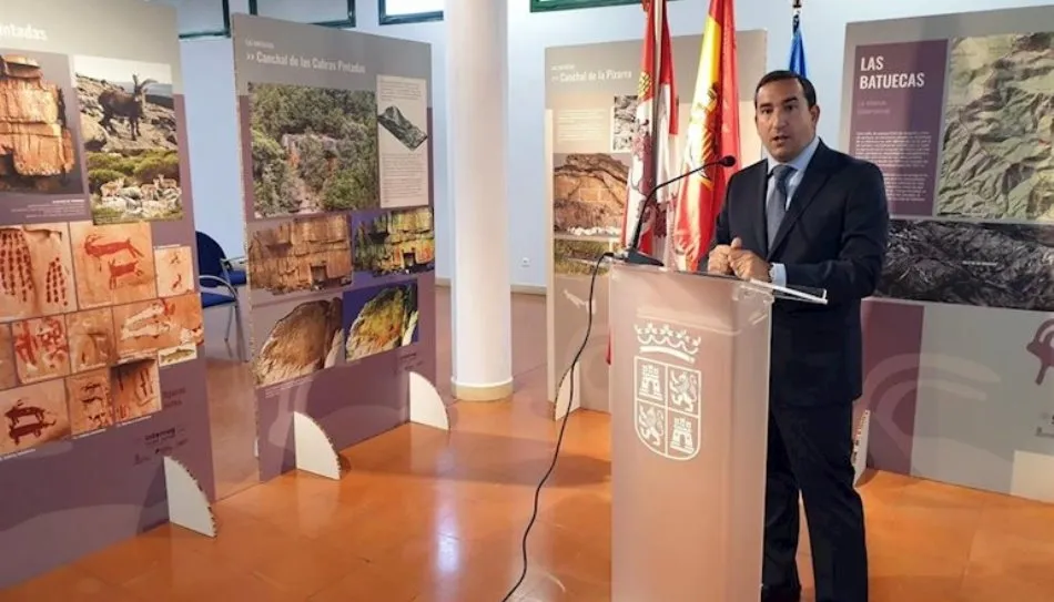 El delegado territorial de la Junta en Salamanca, Eloy Ruiz, en la presentación de esta muestra. Foto EP