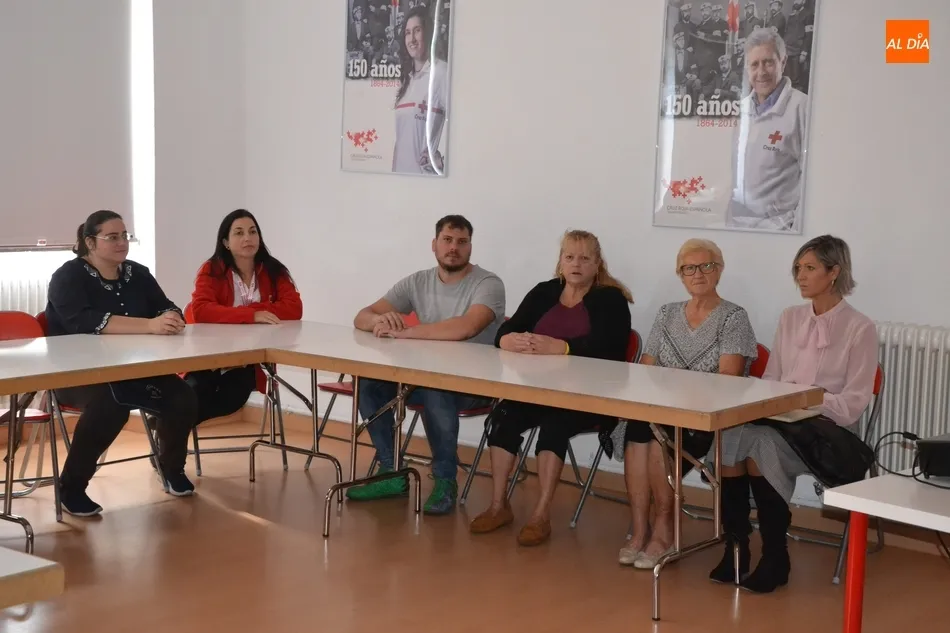 Foto 3 - Cruz Roja comparte un caf&eacute; con los interesados en conocer su trabajo  