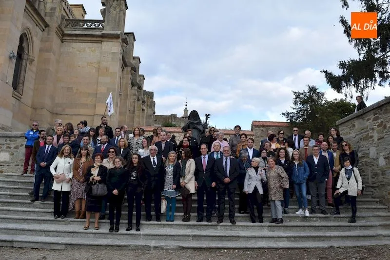 Participantes en la ofrenda floral a Santa Teresa de Jesús / Pedro Zaballos