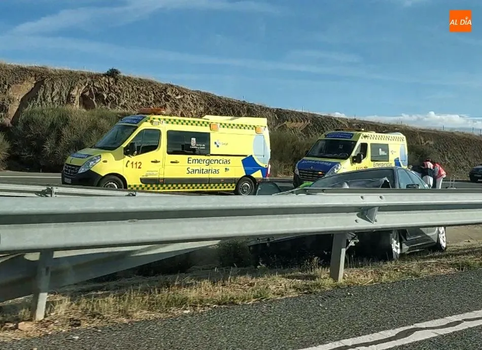 Foto 4 - Varios heridos y retenciones de tr&aacute;fico tras un aparatoso accidente por alcance en la A-66, junto...