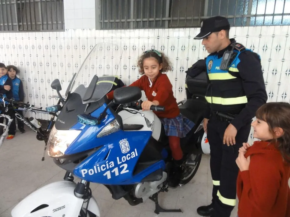 Foto 4 - &nbsp;La Polic&iacute;a Local visita a los alumnos del Colegio San Juan Bosco  