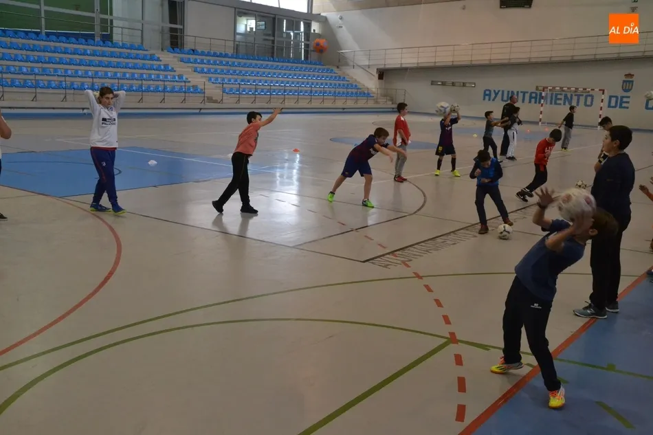 Foto 5 - La Escuela Municipal de F&uacute;tbol Sala re&uacute;ne este curso a medio centenar de ni&ntilde;os  