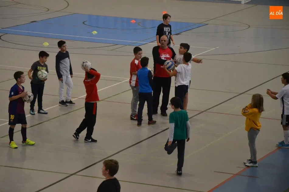Foto 3 - La Escuela Municipal de F&uacute;tbol Sala re&uacute;ne este curso a medio centenar de ni&ntilde;os  