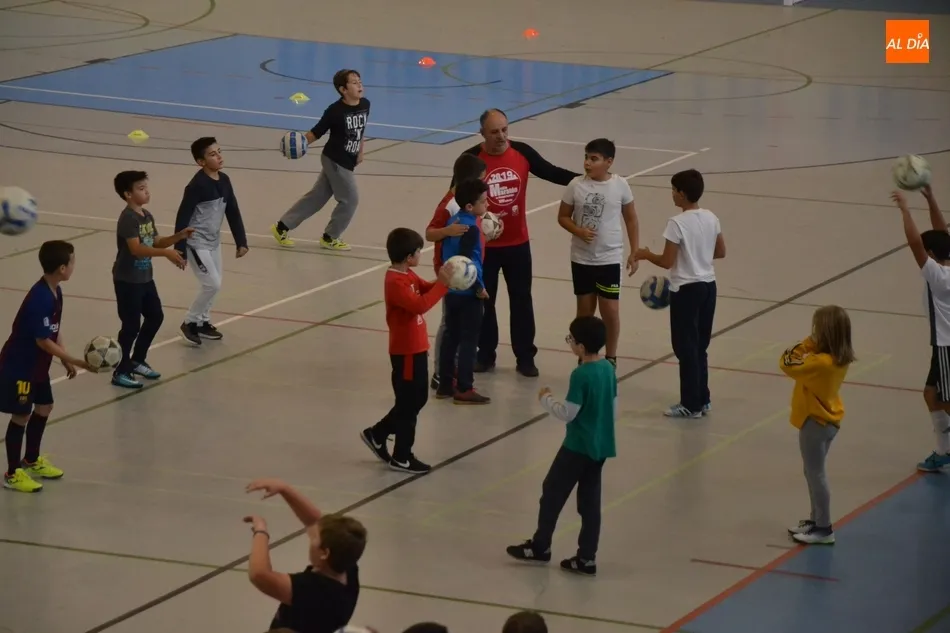 Foto 2 - La Escuela Municipal de F&uacute;tbol Sala re&uacute;ne este curso a medio centenar de ni&ntilde;os  