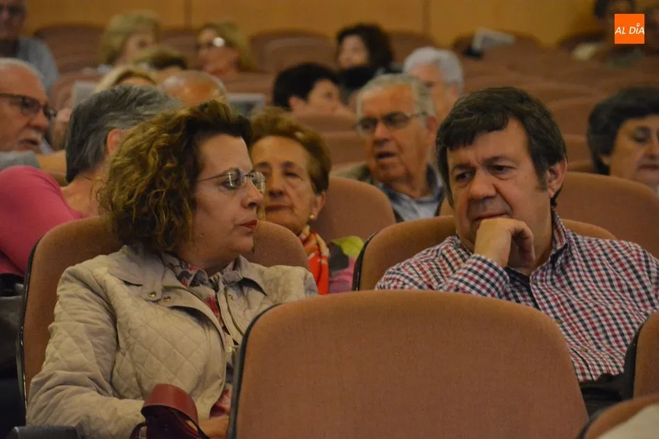 Foto 5 - La profesora M&ordf; &Aacute;ngeles Recio imparte una charla sobre &lsquo;La traducci&oacute;n de la fraseolog&iacute;a en la ...