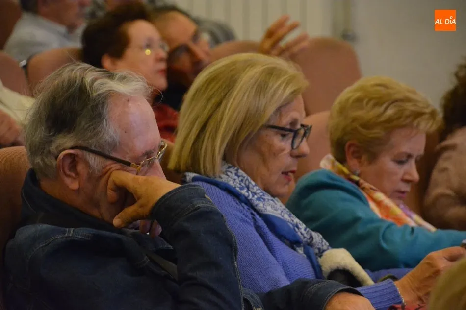 Foto 2 - La profesora M&ordf; &Aacute;ngeles Recio imparte una charla sobre &lsquo;La traducci&oacute;n de la fraseolog&iacute;a en la ...