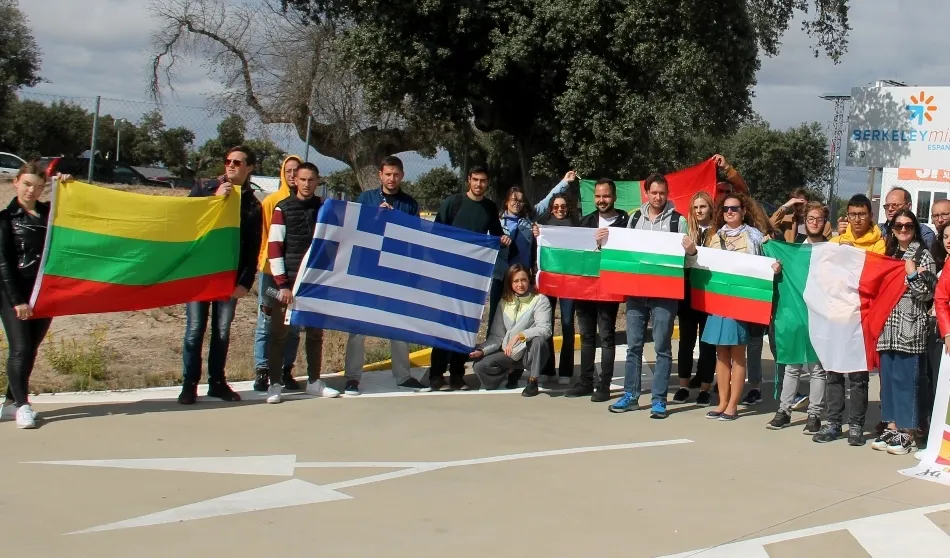 Foto 4 - J&oacute;venes de ocho pa&iacute;ses europeos protestan en Retortillo contra la mina de uranio  