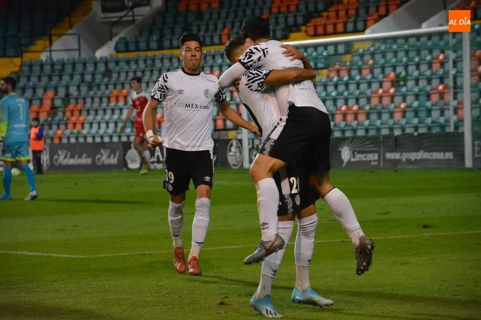 El Salamanca UDS celebra un gol ante el Móstoles