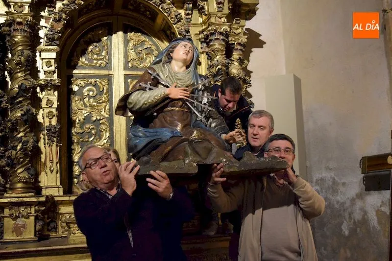 Foto 6 - La talla de la Virgen de la Dolorosa ser&aacute; restaurada por la Fundaci&oacute;n Edades del Hombre