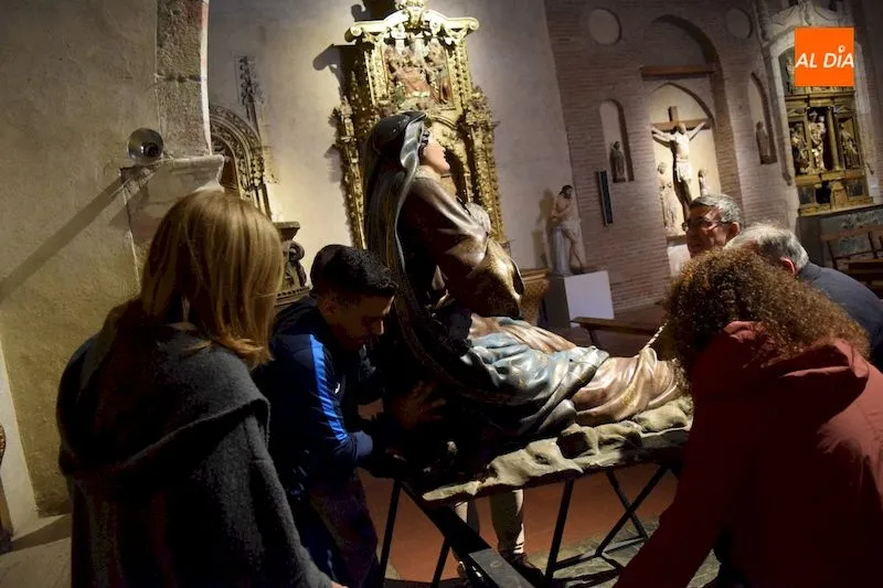 Foto 2 - La talla de la Virgen de la Dolorosa ser&aacute; restaurada por la Fundaci&oacute;n Edades del Hombre