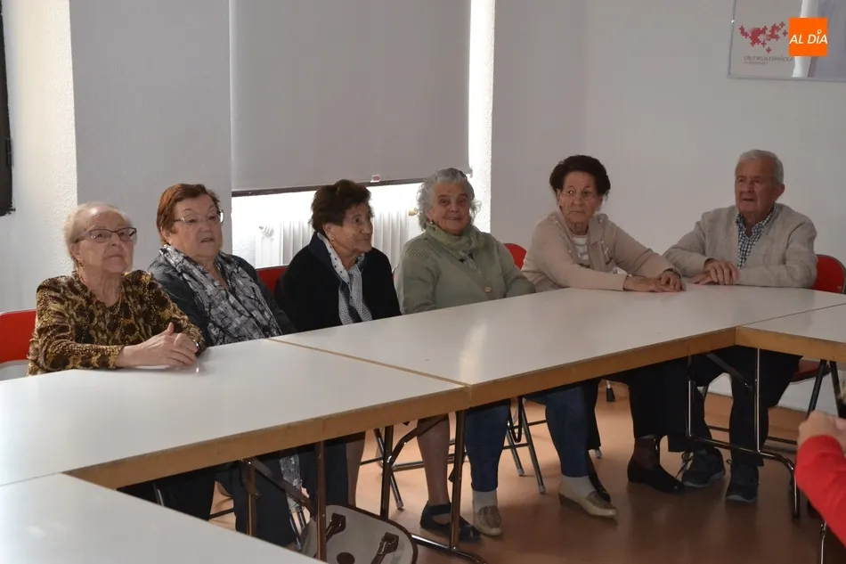 Foto 6 - Una veintena de personas toma parte en el taller de Cruz Roja para mayores  