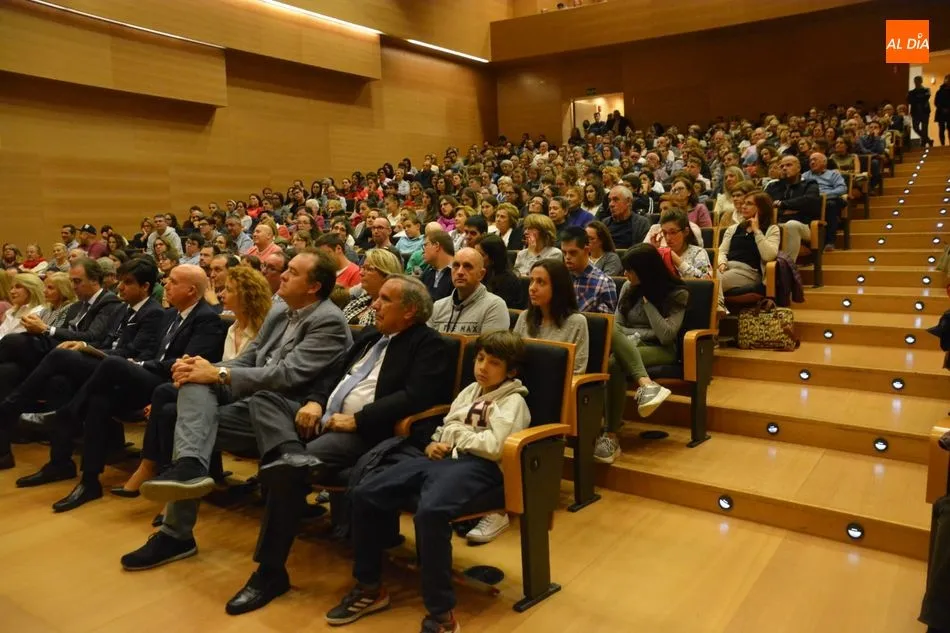 Foto 3 - El actor Jes&uacute;s Vidal llena el Teatro de Unicaja Banco con una conferencia sobre retos y superaci&oacute;n