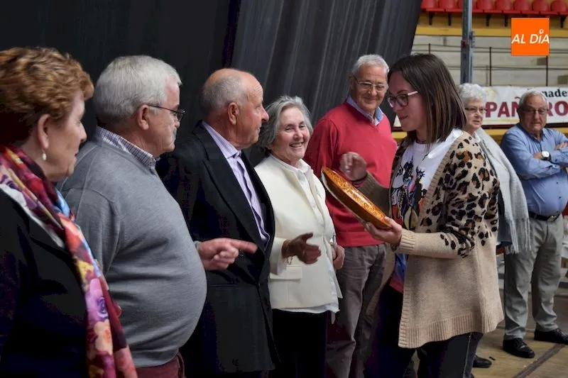 Homenaje a los matrimonios que hacen las bodas de oro / Pedro Zaballos