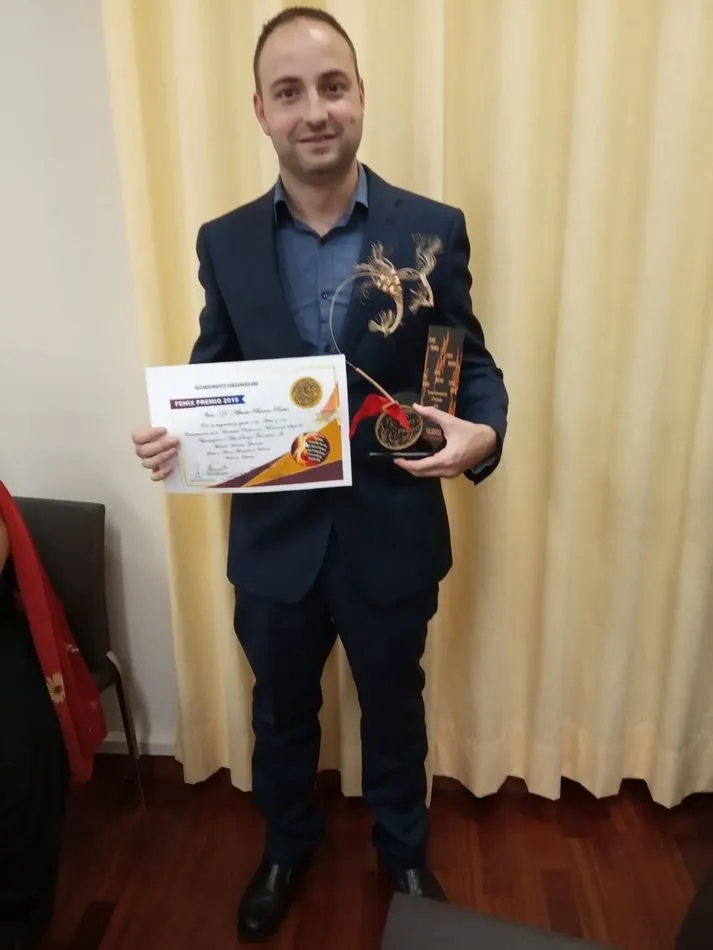 Foto 2 - El escritor salmantino Alberto Blanco Rubio recibe en Valencia el Premio F&eacute;nix International...