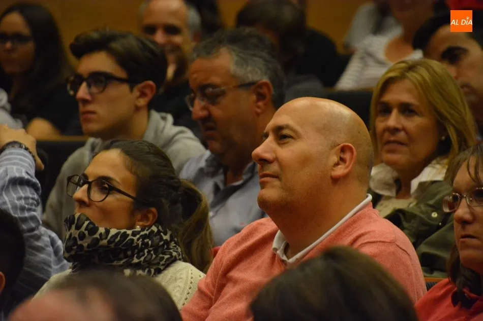 Foto 8 - El actor Jes&uacute;s Vidal llena el Teatro de Unicaja Banco con una conferencia sobre retos y superaci&oacute;n