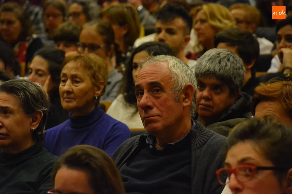 Foto 6 - El actor Jes&uacute;s Vidal llena el Teatro de Unicaja Banco con una conferencia sobre retos y superaci&oacute;n