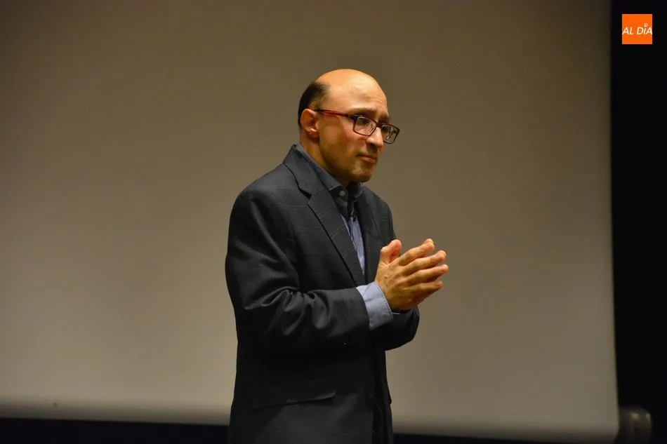 Foto 4 - El actor Jes&uacute;s Vidal llena el Teatro de Unicaja Banco con una conferencia sobre retos y superaci&oacute;n