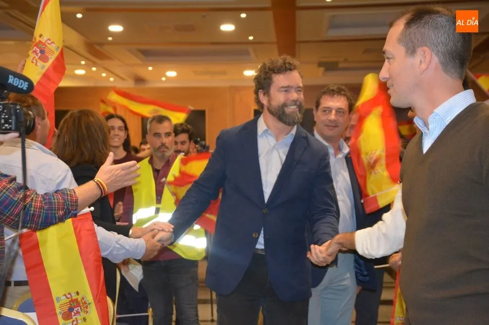 Foto 11 - Espinosa de los Monteros asegura que Vox trabajar&aacute; para "ayudar a hacer a Espa&ntilde;a grande otra vez" ...
