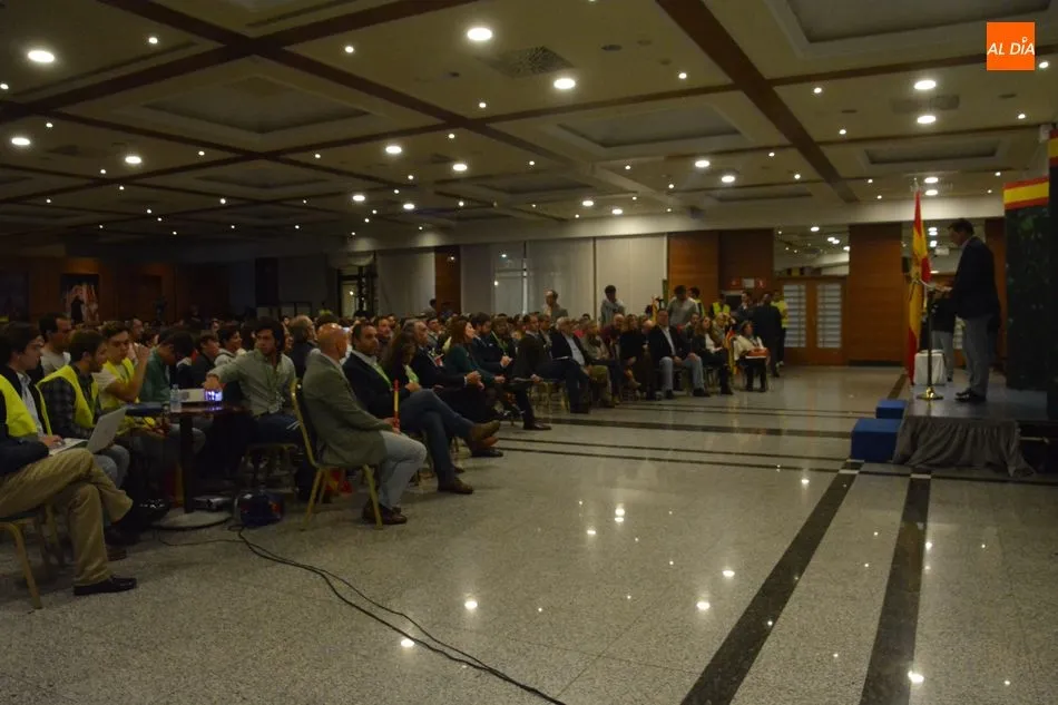 Foto 8 - Espinosa de los Monteros asegura que Vox trabajar&aacute; para "ayudar a hacer a Espa&ntilde;a grande otra vez" ...