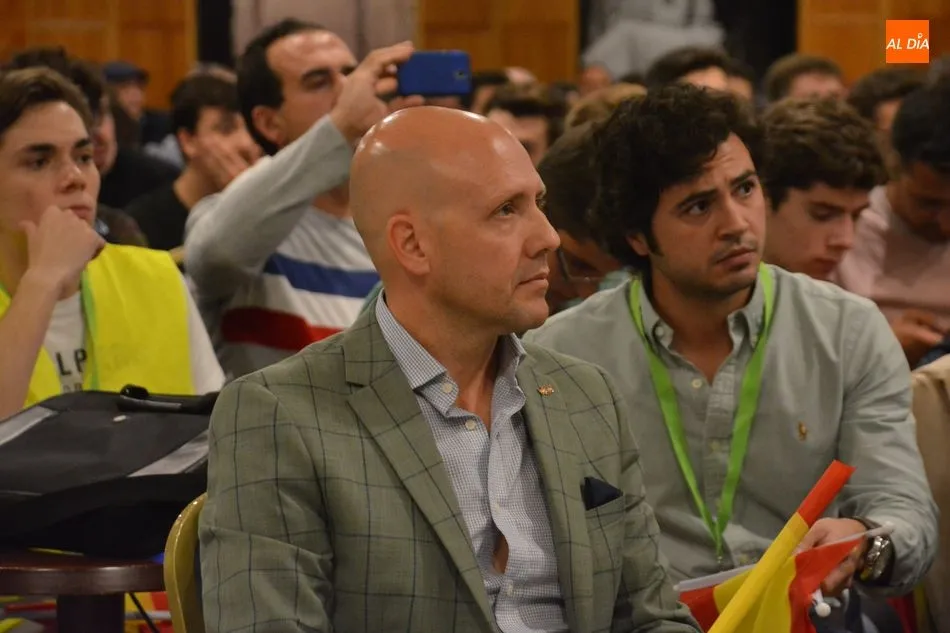 Foto 6 - Espinosa de los Monteros asegura que Vox trabajar&aacute; para "ayudar a hacer a Espa&ntilde;a grande otra vez" ...