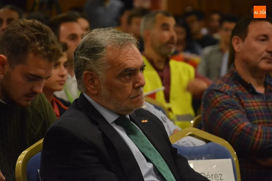 Foto 2 - Espinosa de los Monteros asegura que Vox trabajar&aacute; para "ayudar a hacer a Espa&ntilde;a grande otra vez" ...