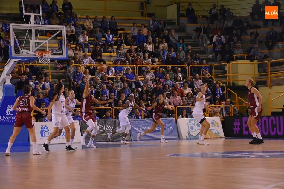 Foto 11 - El Perfumer&iacute;as Avenida sufre para volver a triunfar en Europa y batir al Gernika (62-59)