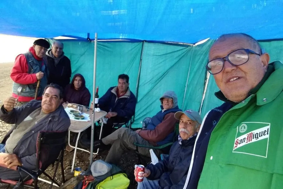 Foto 8 - Los jubilados de la Asociaci&oacute;n San Isidro disfrutan de la pesca en el embalse de Santa Teresa  