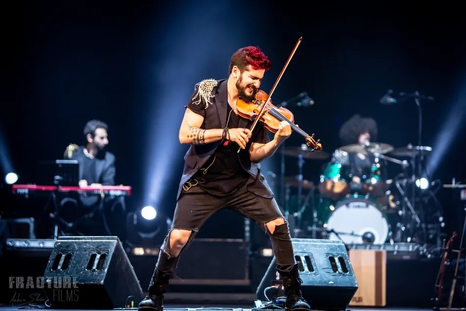 STRAD, el violinista rebelde, en concierto