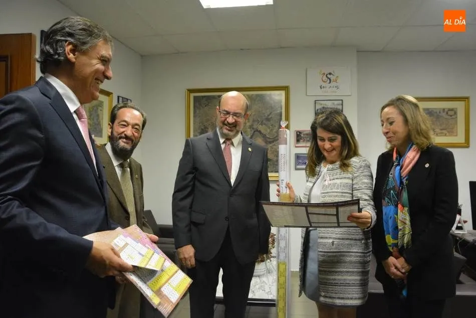 Foto 2 - El alcalde conoce los avances que el investigador Pablo Jambrina desarrolla con apoyo del...