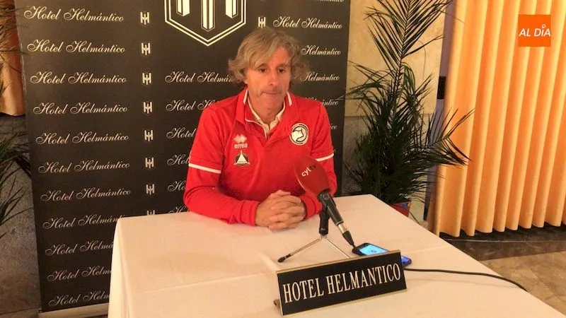 Roberto Aguirre durante la rueda de prensa / Pedro Zaballos