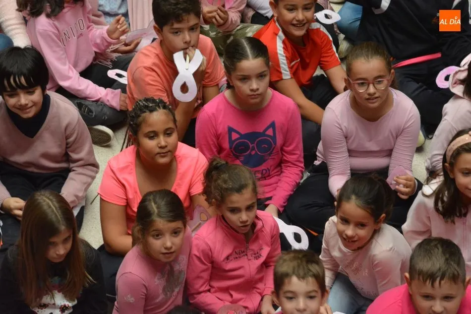 Foto 11 - El colegio Antonio Machado muestra su cara solidaria por el D&iacute;a Mundial del C&aacute;ncer de Mama