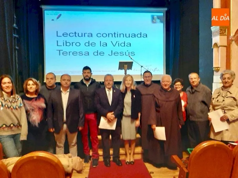 Autoridades en la apertura del acto de lectura de poemas teresianos