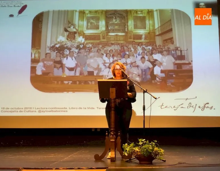 Foto 9 - Cerca de 200 albenses participan en la lectura continuada de poemas teresianos